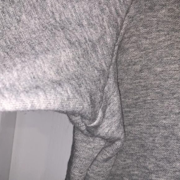 Umbro Mens XL Gray Crewneck Sweatshirt Tailored Fit Soft & Warm Minimalist Style - Picture 5 of 9